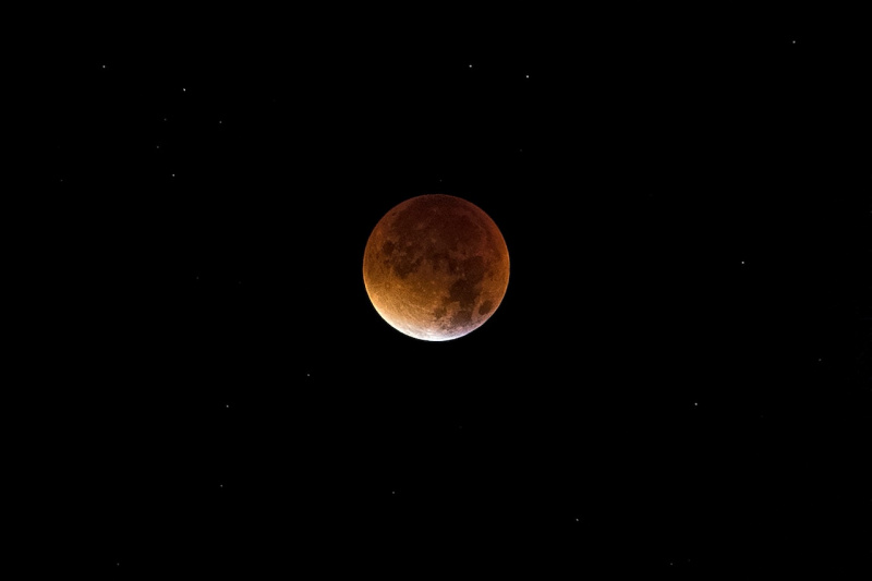   Eclipse lunar