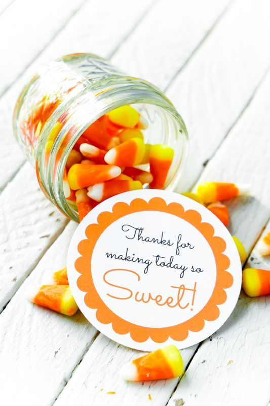 Use maíz dulce para los favores de la fiesta de bienvenida al bebé de otoño