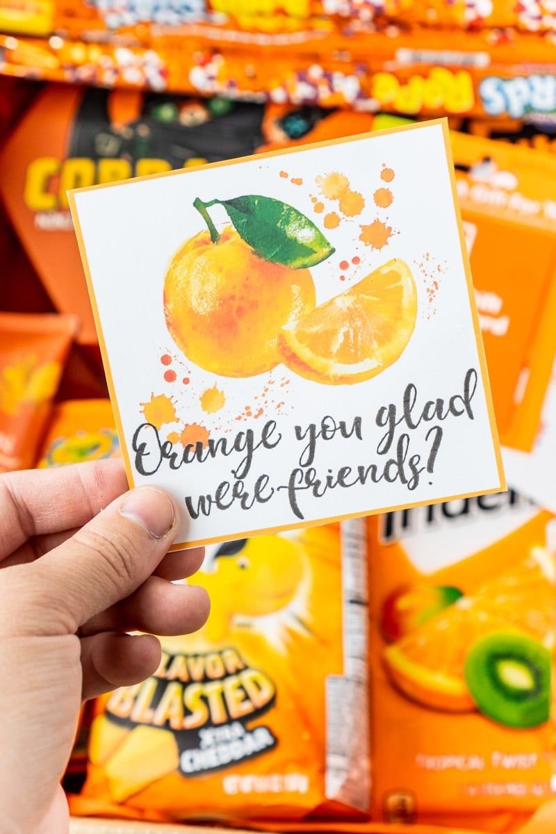 Etiquetas de regalo imprimibles naranjas te alegras