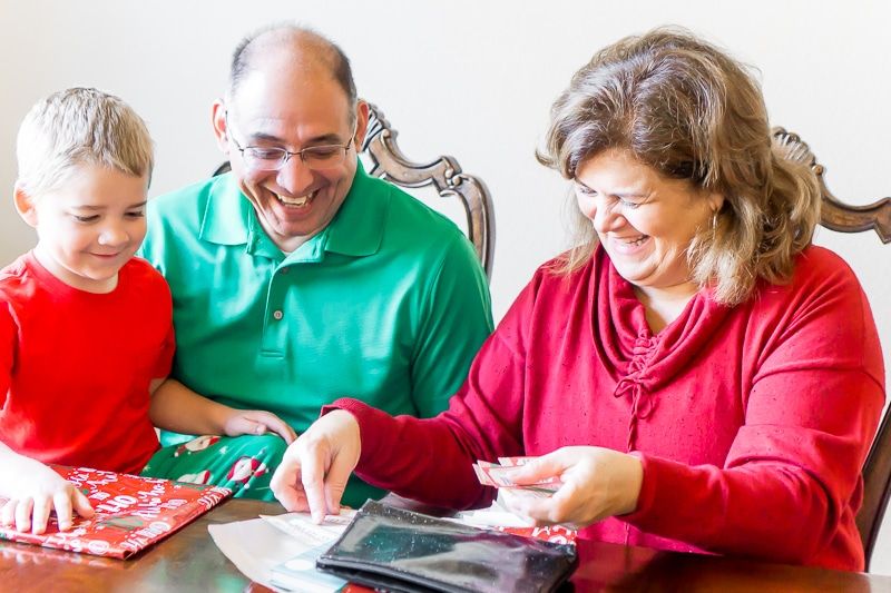 Els cupons personalitzats per passar temps junts fan regals als avis