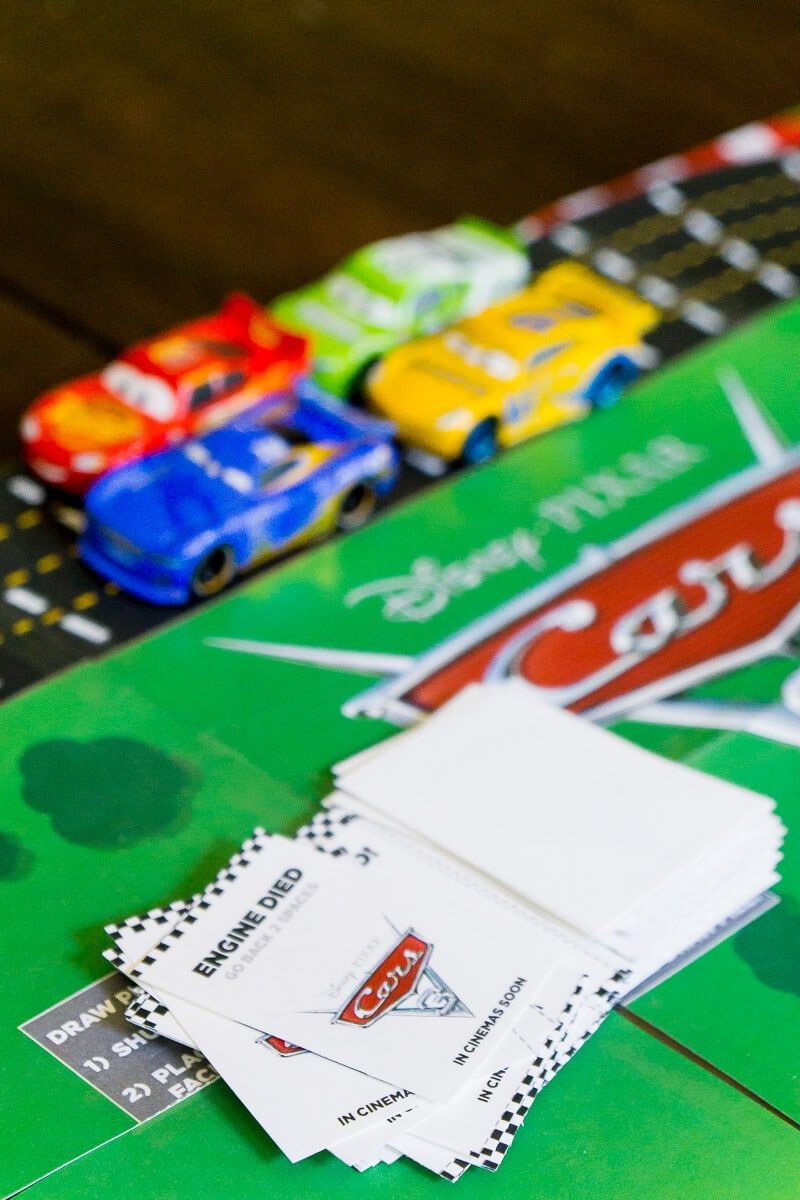 डिज्नी पिक्सर कार 3 प्रिंट करने योग्य बोर्ड गेम में मजेदार प्रश्न कार्ड