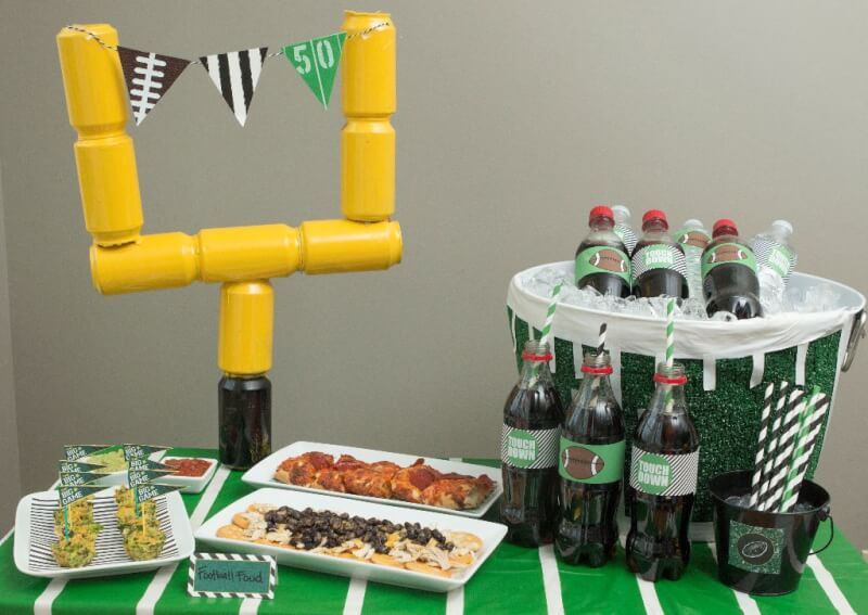 Страхотни уроци за декорация на футболни партита „Направи си сам“ като кофа за полета „направи си сам“ и кофа за напитки на футболно поле