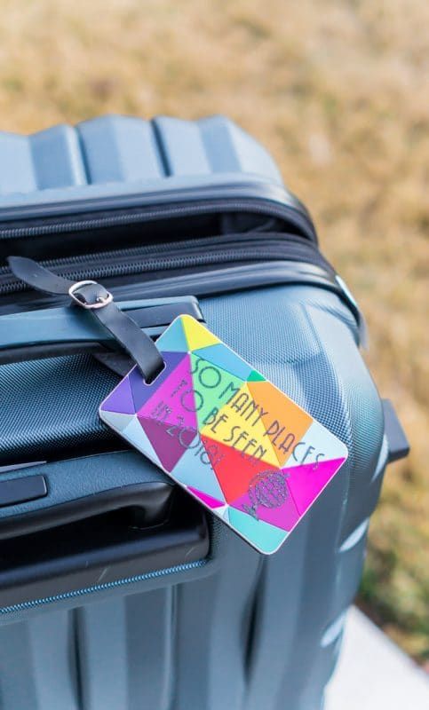 Jednoduché DIY značky na zavazadla pro dárky