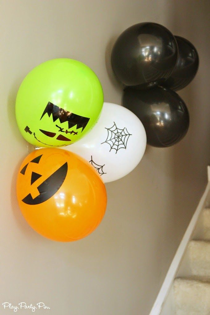 Decoració de festes amb globus de Halloween