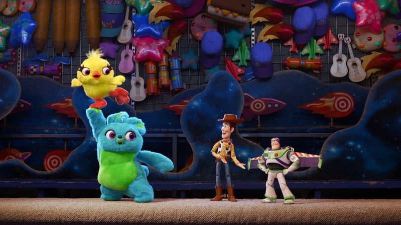 Woody e Buzz Lightyear em uma foto e uma programação de filmes da Disney que serão lançados em 2019