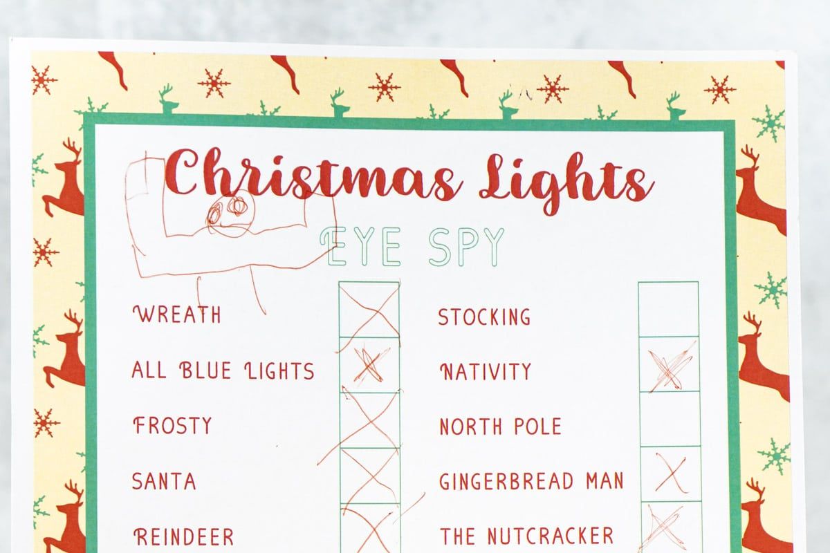 Tisknutelný vánoční lov světla, který je doplněn všemi druhy zábavných světelných displejů, které můžete hledat!