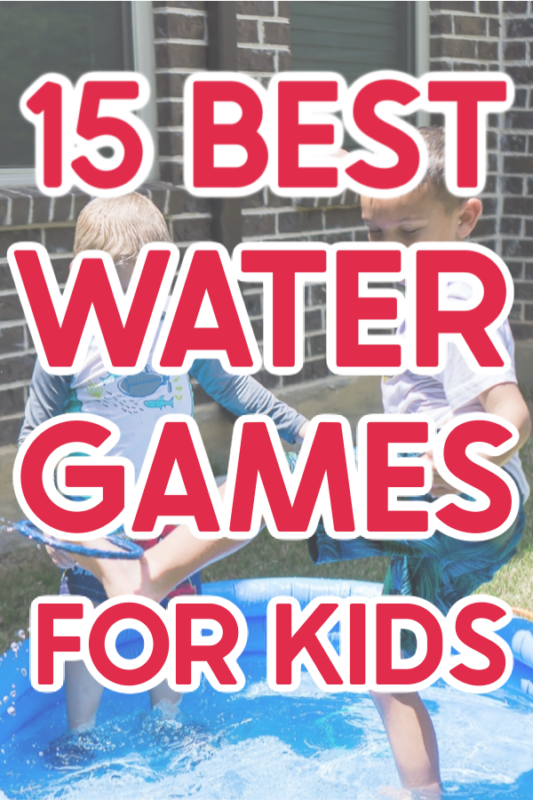 Dzieci grające w gry wodne