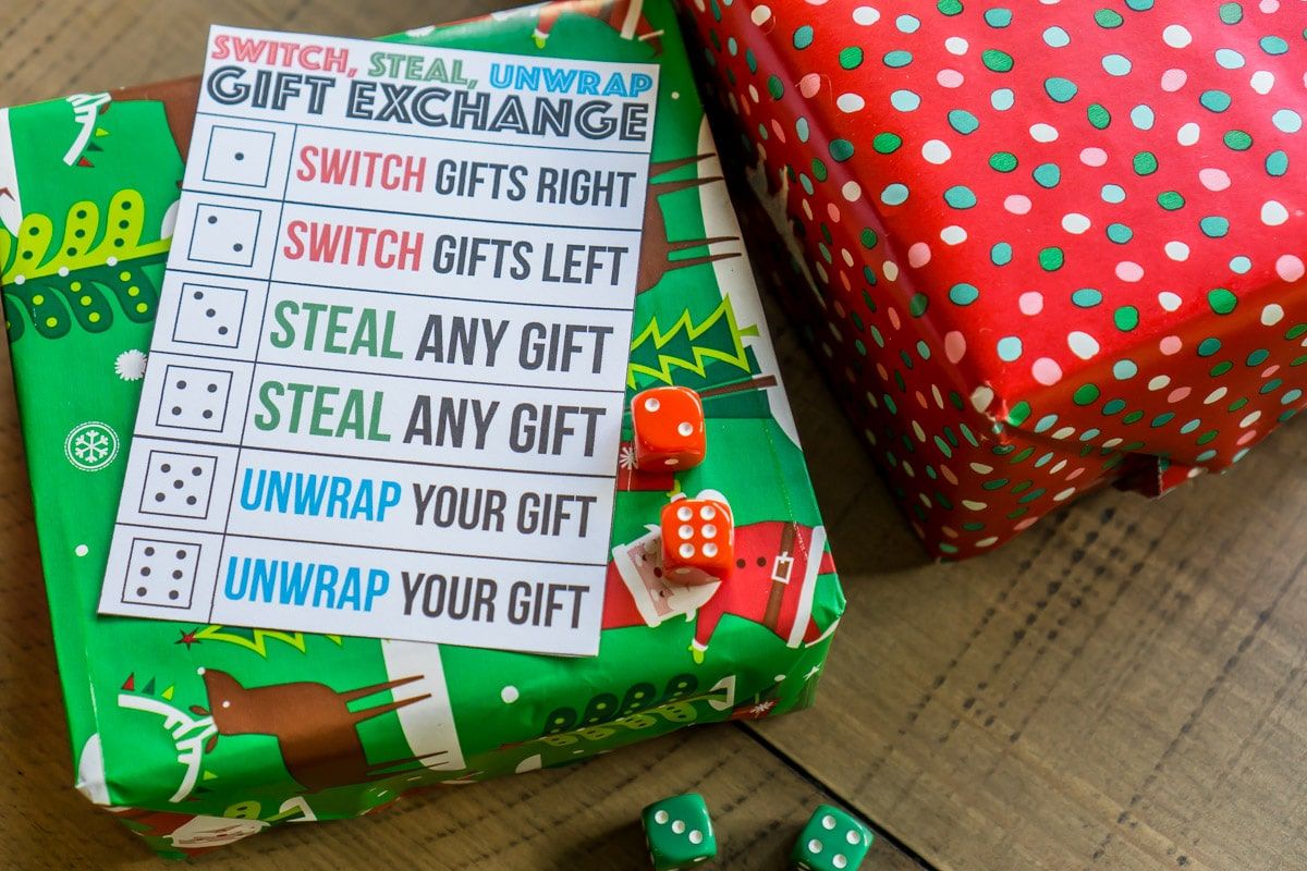 Zabawna gra polegająca na wymianie prezentów przy użyciu kości i zapakowanych prezentów