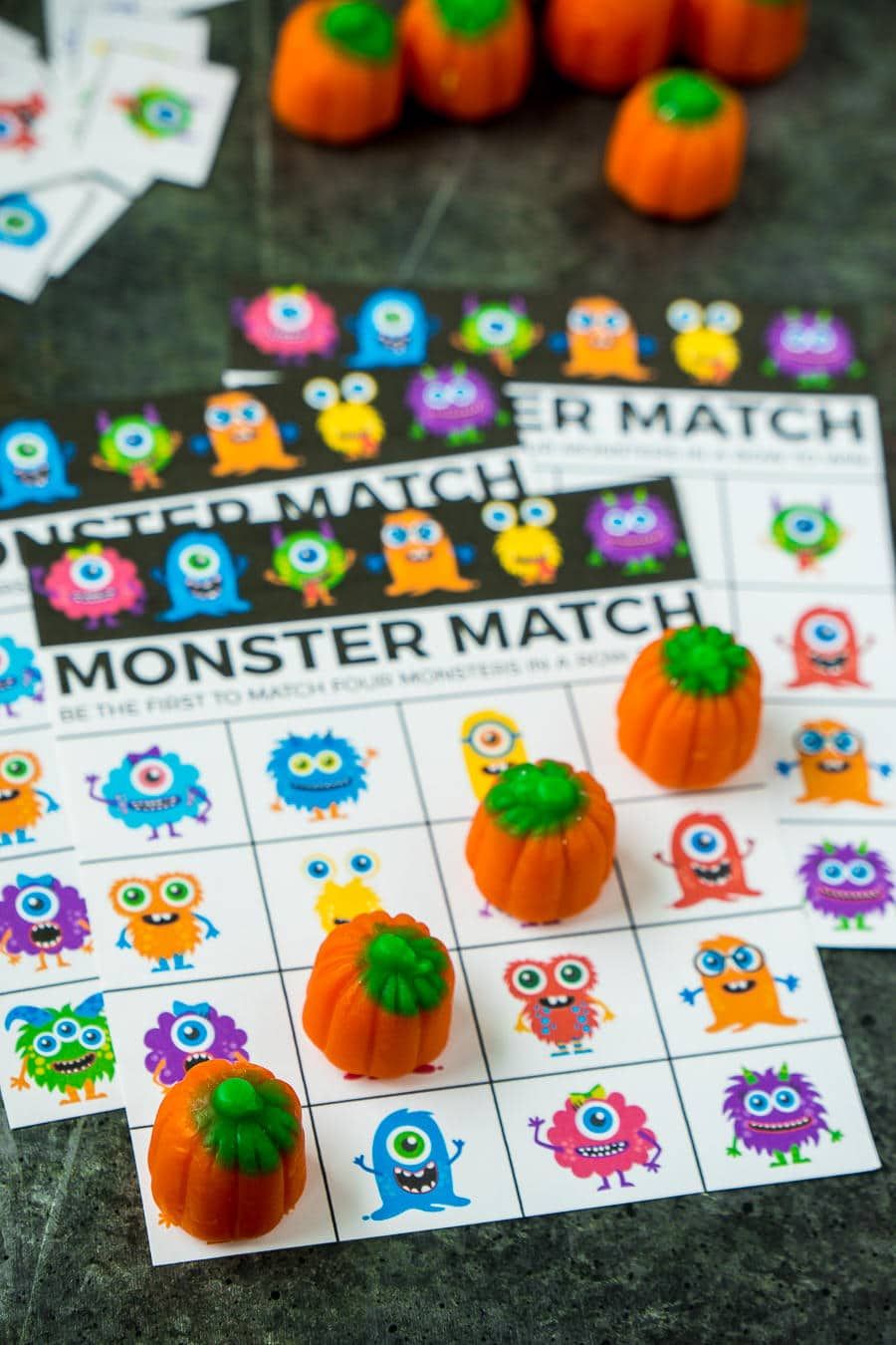 Monster Mashist inspireeritud Halloweeni bingokaardid