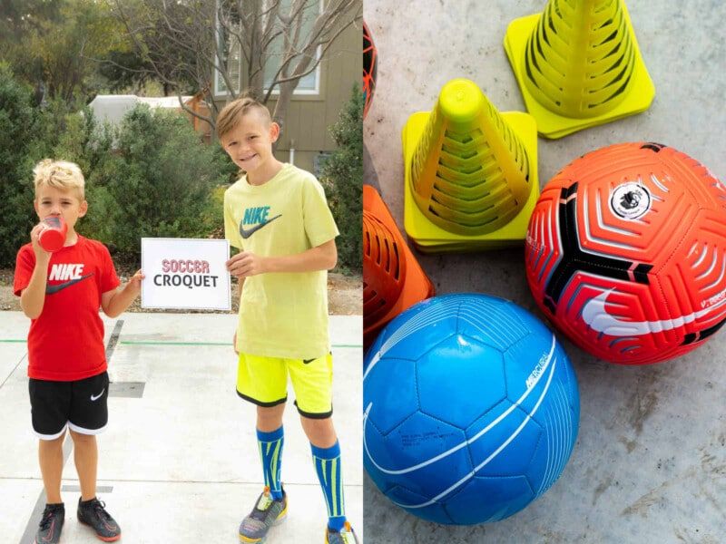Du berniukai, turintys iškabą su užrašu „futbolo kroketas“ su futbolo kamuolių atvaizdu