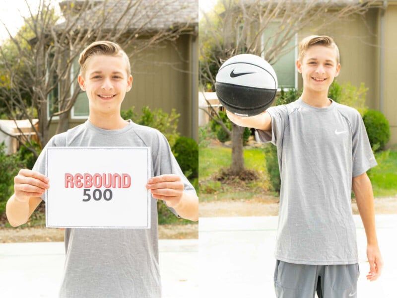 Zēns pelēkā apģērbā, turēdams zīmi ar uzrakstu Rebound 500
