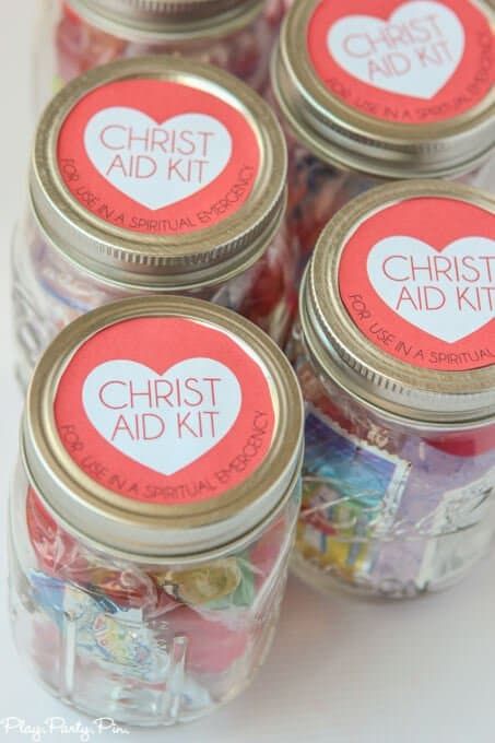 Deze Christ Aid Kit is het perfecte idee voor een uitreikingsidee voor een Kom en volg Mij les over de verzoening, hoe de verzoening ons kan helpen tijdens beproevingen, en geloof in Christus hebben