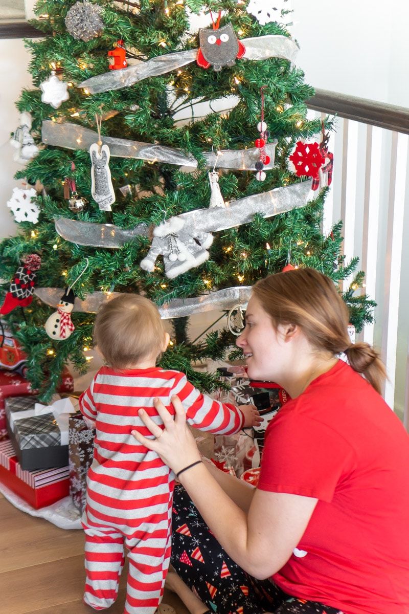 Puu süütamise ja muude toredate jõulupeoideede vaatamine