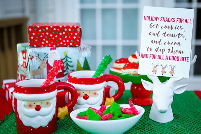 ¡Siete grandes consejos para organizar el mejor intercambio de regalos! Todo, desde divertidos temas de intercambio de regalos hasta juegos de intercambio de regalos imprimibles. Me encanta el tema de los regalos de bricolaje, ¡sería una manera perfecta de intercambiar regalos de Navidad con tus mejores amigos! Y además de todas las ideas de intercambio de regalos, ¡también hay algunos grandes obsequios de intercambio de regalos! ¡Necesito hacer más del # 7!
