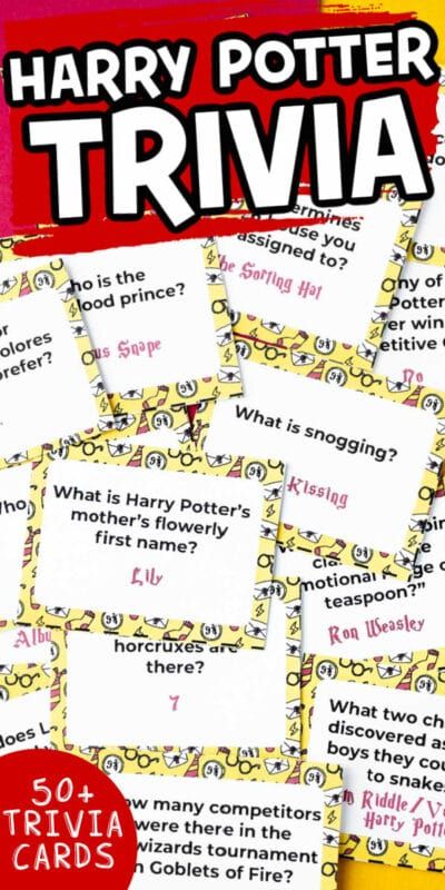 Preguntas de trivia de Harry Potter sobre pequeñas tarjetas amarillas en una pila