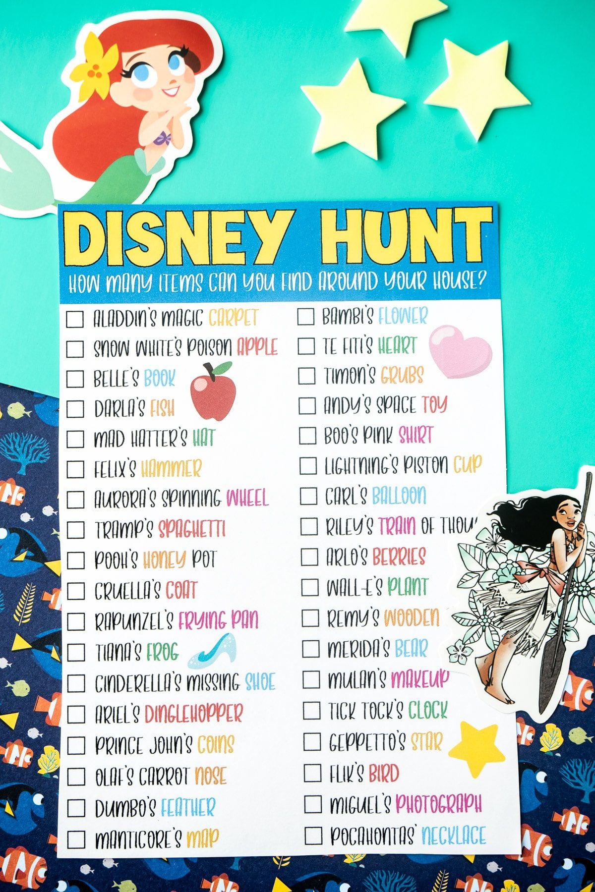 Búsqueda del tesoro de Disney con pegatinas de Ariel y Moana