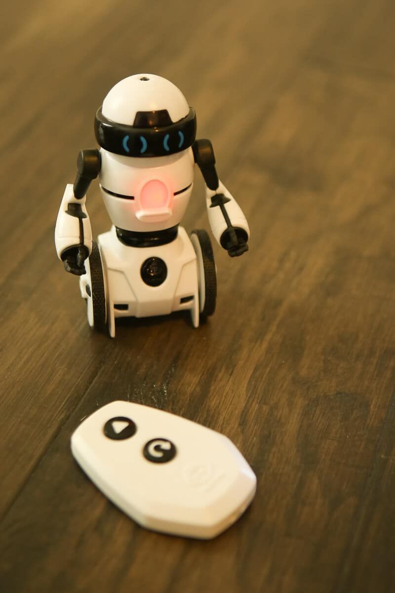 MiP robot, 3 yaşındaki erkek çocuklar için en iyi oyuncaklardan birini yapıyor