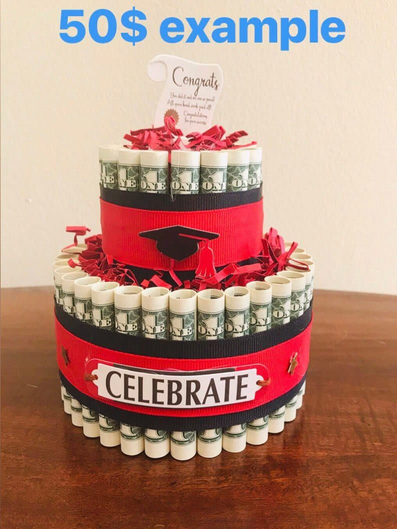 Un pastel de dinero es uno de los mejores regalos de graduación.