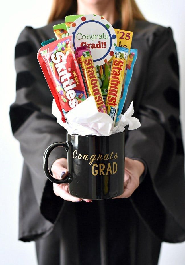 Un ramo de dulces de graduación y otras ideas para regalos de graduación