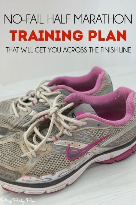 Tento půlmaratonský tréninkový plán je ideální pro váš první nebo dokonce 10. maraton. Milujte vytištěný tréninkový plán půlmaratonu a všechny skvělé tipy na trénink půlmaratonu! Tuny skvělého tréninku půlmaratonu pro začátečníky.