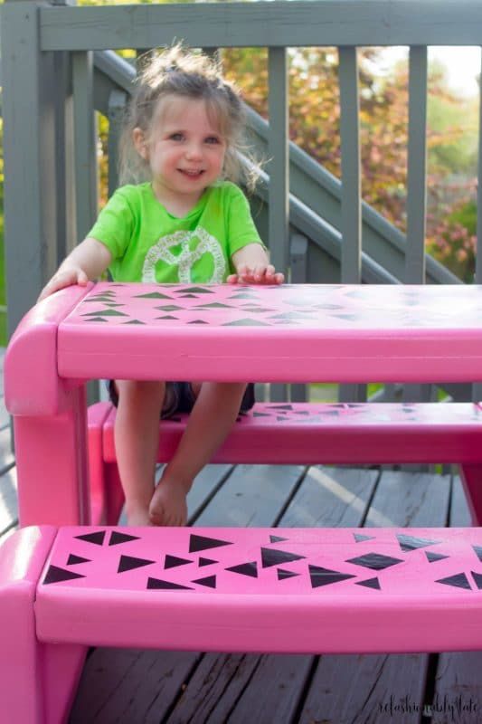 Las mesas de picnic son excelentes regalos personalizados para niños