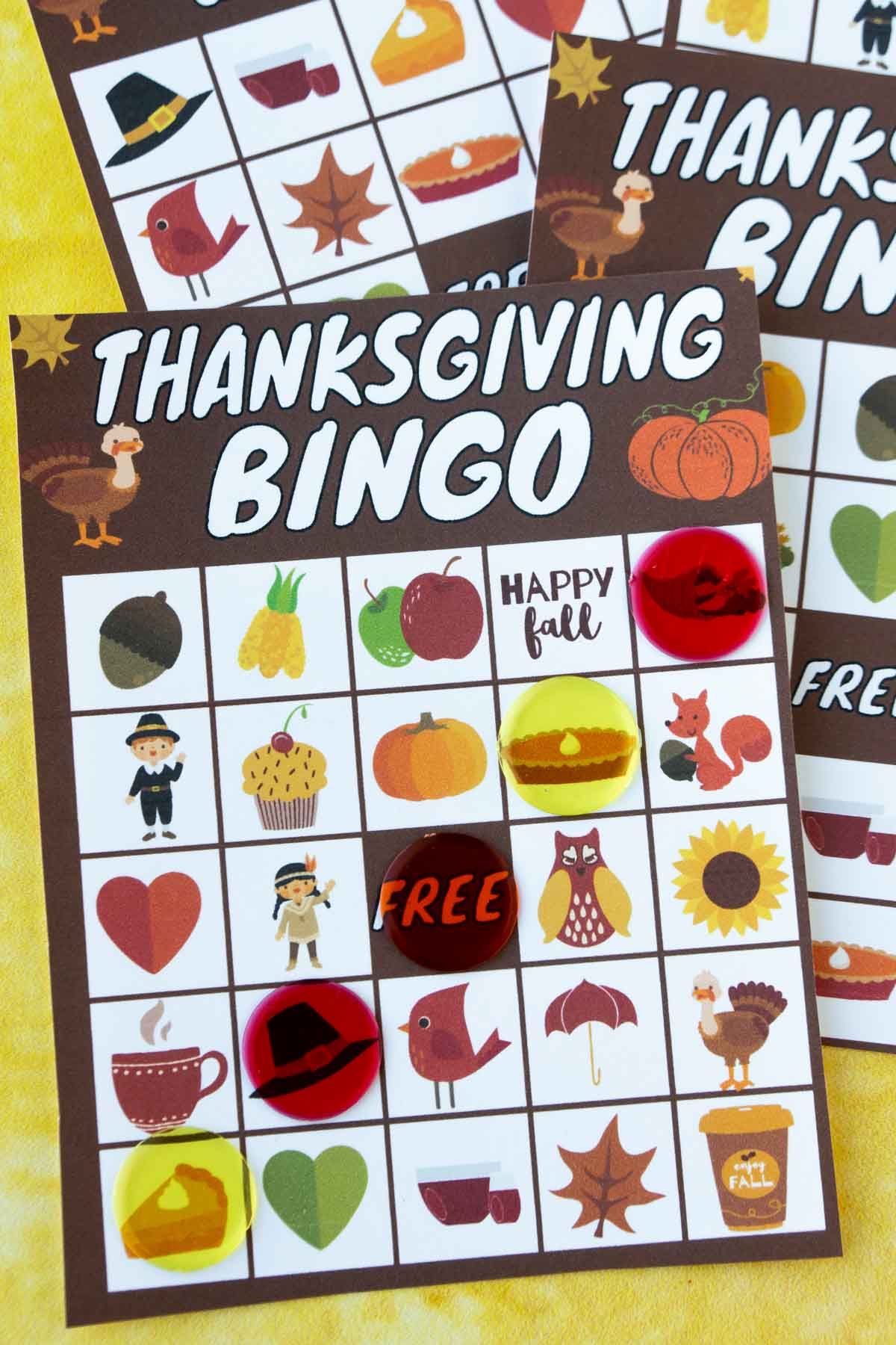 Tarjeta de bingo de acción de gracias con marcadores de bingo