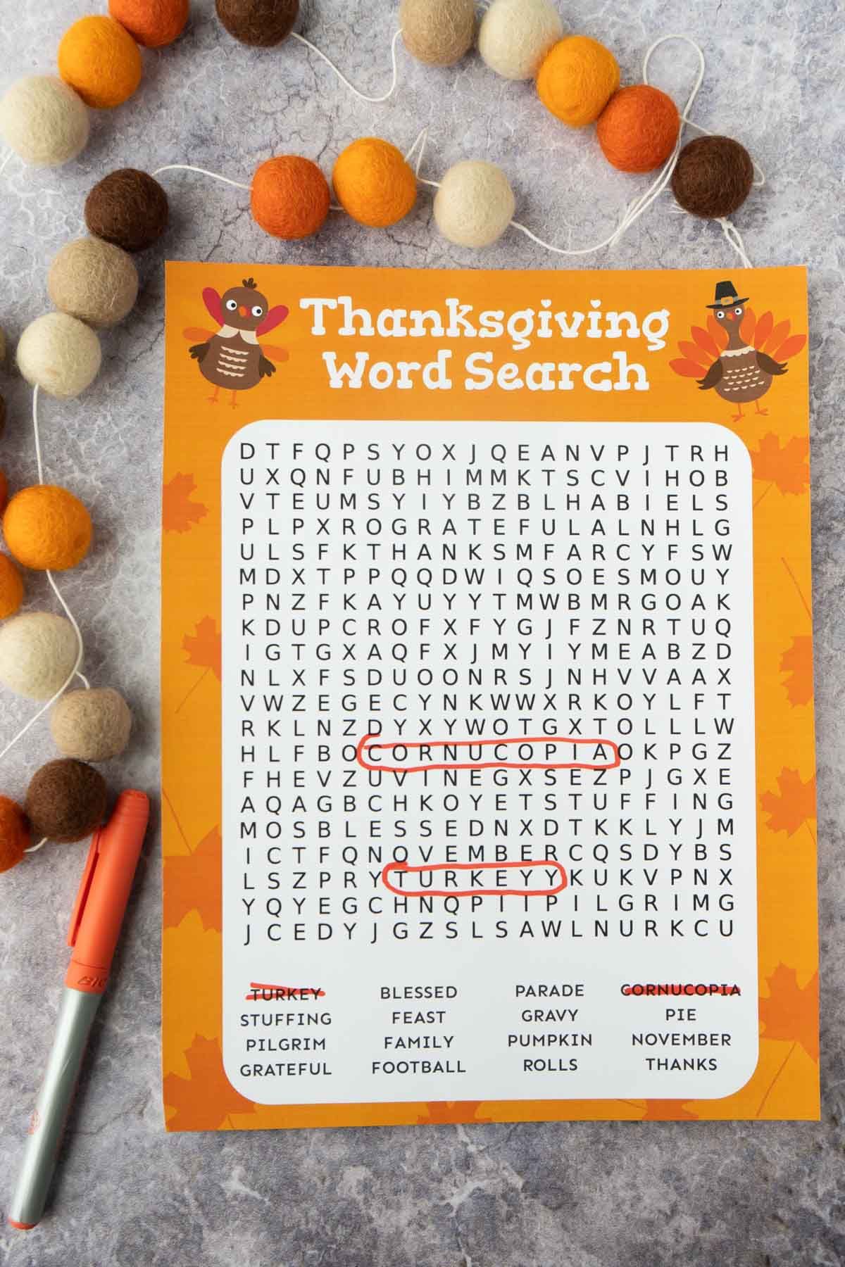 Wyszukiwanie słów na Święto Dziękczynienia z dwoma zakreślonymi słowami