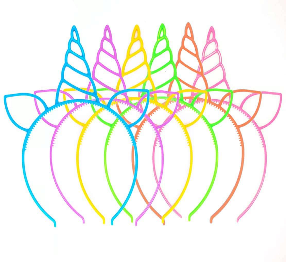 Cinco diademas de unicornio de plástico de diferentes colores