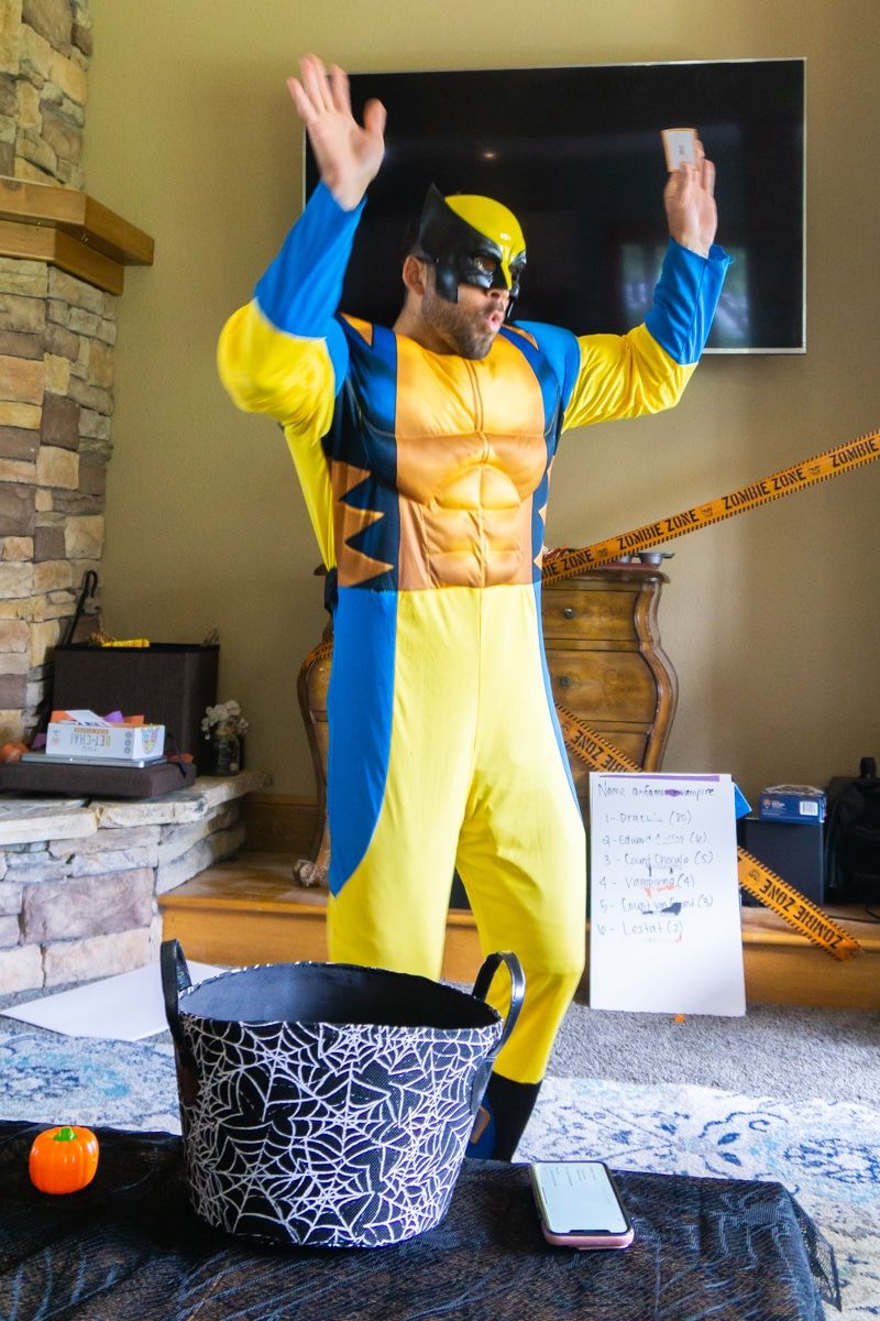 Wolverine actuant com a farsa de Halloween