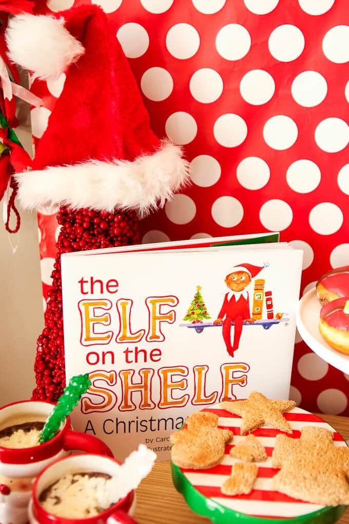 Perlukan idea selamat tinggal Elf on the Shelf? Suka idea sarapan selamat tinggal Elf on the Shelf ini, lengkap dengan surat selamat tinggal Elf on the Shelf yang boleh dicetak memberitahu anak-anak anda untuk mencari pesta! Termasuk semuanya, dari idea makanan dan Krismas yang menyeronokkan hingga permainan pesta Elf on the Shelf untuk kanak-kanak, idea hadiah, dan idea selamat tinggal Elf on the Shelf yang lain! Saya pasti melakukan ini dengan anak-anak saya untuk Krismas tahun ini! Suka permainan tangkapan gula-gula!