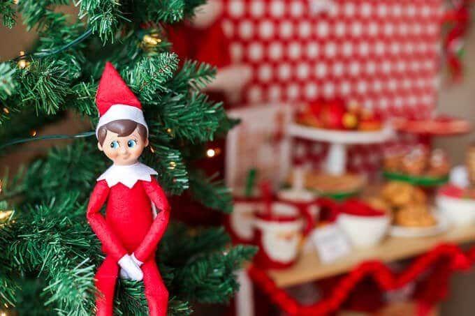 Χρειάζεστε μερικές διασκεδαστικές ιδέες Elf on the Shelf; Αγαπήστε αυτό το Elf on the Shelf αντίο ιδέα για το πρωινό, με μια εκτυπώσιμη επιστολή αντίο Elf on the Shelf που λέει στα παιδιά σας να αναζητήσουν το πάρτι! Περιλαμβάνει τα πάντα, από διασκεδαστικό φαγητό και ιδέες για τα Χριστούγεννα έως και παιχνίδια Elf on the Shelf για παιδιά, ιδέες για δώρα και άλλα διασκεδαστικά αντίο Elf on the Shelf ιδέες! Αυτό το κάνω σίγουρα με τα παιδιά μου για τα Χριστούγεννα φέτος! Αγαπήστε το παιχνίδι καραμελών από ζαχαροκάλαμο!