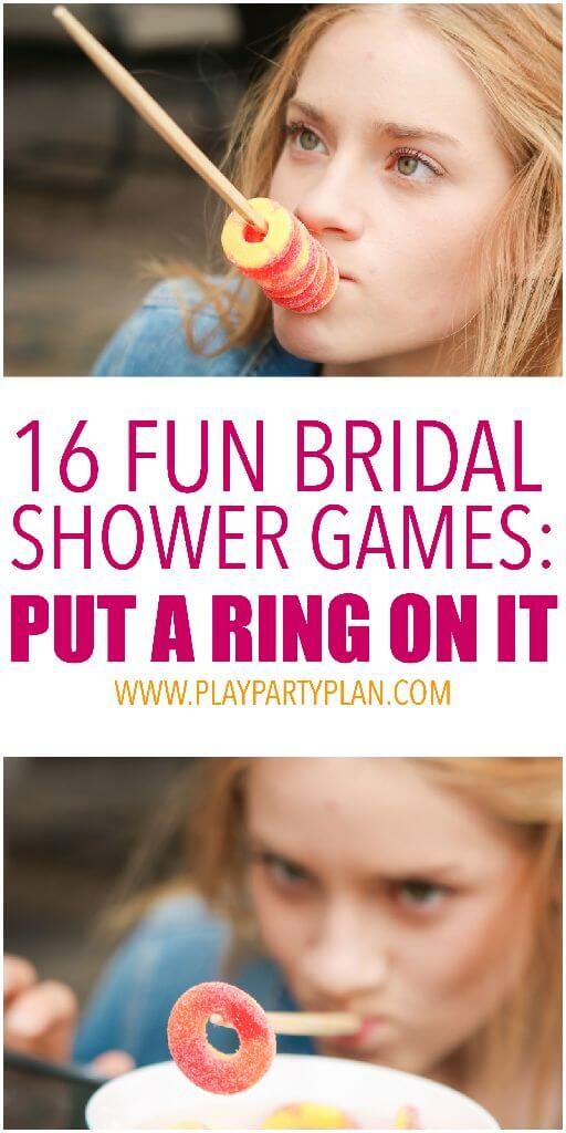 Девушка надевает кольца на палочку для еды в одной из самых веселых игр для свадебного душа