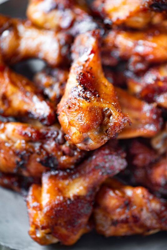 Les ales de pollastre fumades constitueixen un gran menjar per a festes del Super Bowl
