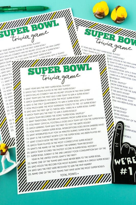 Folhas impressas de curiosidades do Super Bowl