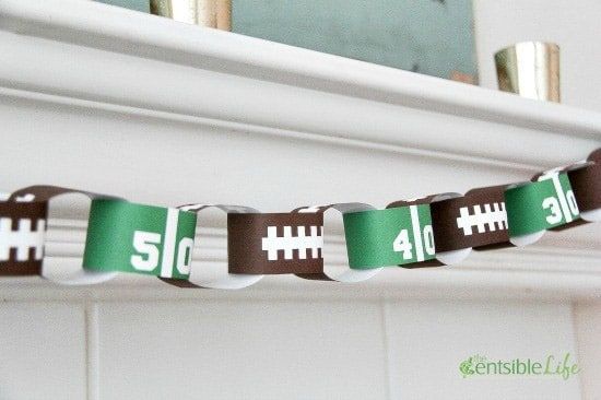 Idees de festa del Super Bowl com una cadena de paper de futbol