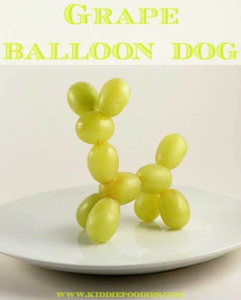 Zwierzęta z balonów winogronowych są zabawne dla dzieci na imprezie cyrkowej