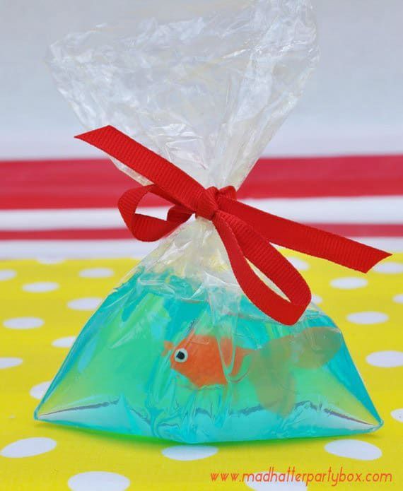 Ikan permainan karnival dalam sabun menjadi kegemaran pesta tema sarkas