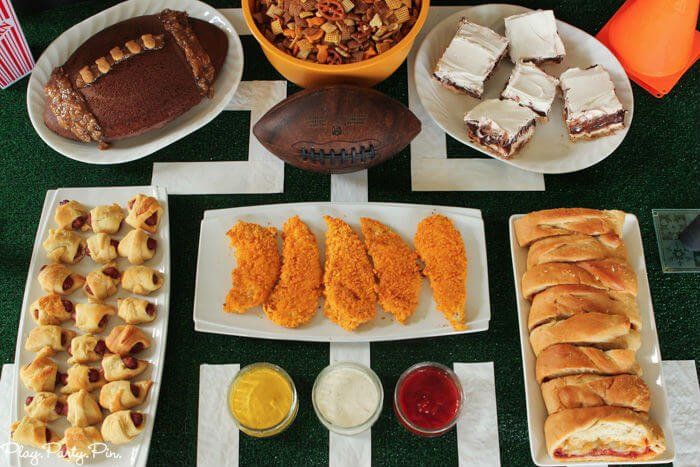Tot el que necessiteu per organitzar una festa del Super Bowl, inclosos jocs de festa del Super Bowl, idees de menjar futbolístic i molt més.