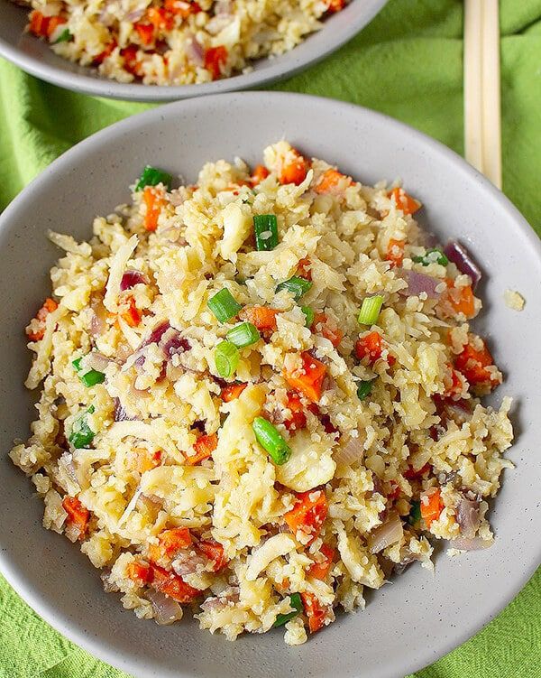 Smažená rýže z květáku je dokonalým doplňkem jídelního plánu Whole 30