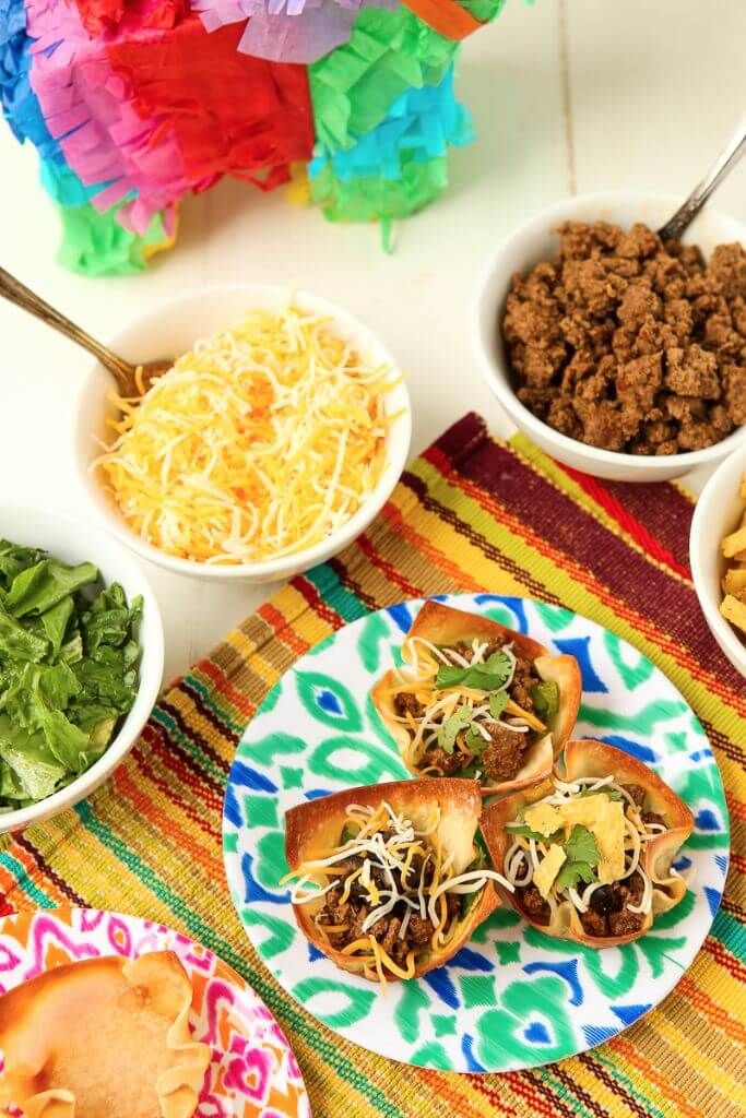 Tyto kousky na taco salát vypadají úžasně, perfektně na večírky, svatební sprchy nebo dokonce i sprchy! Udělejte trochu křupavé