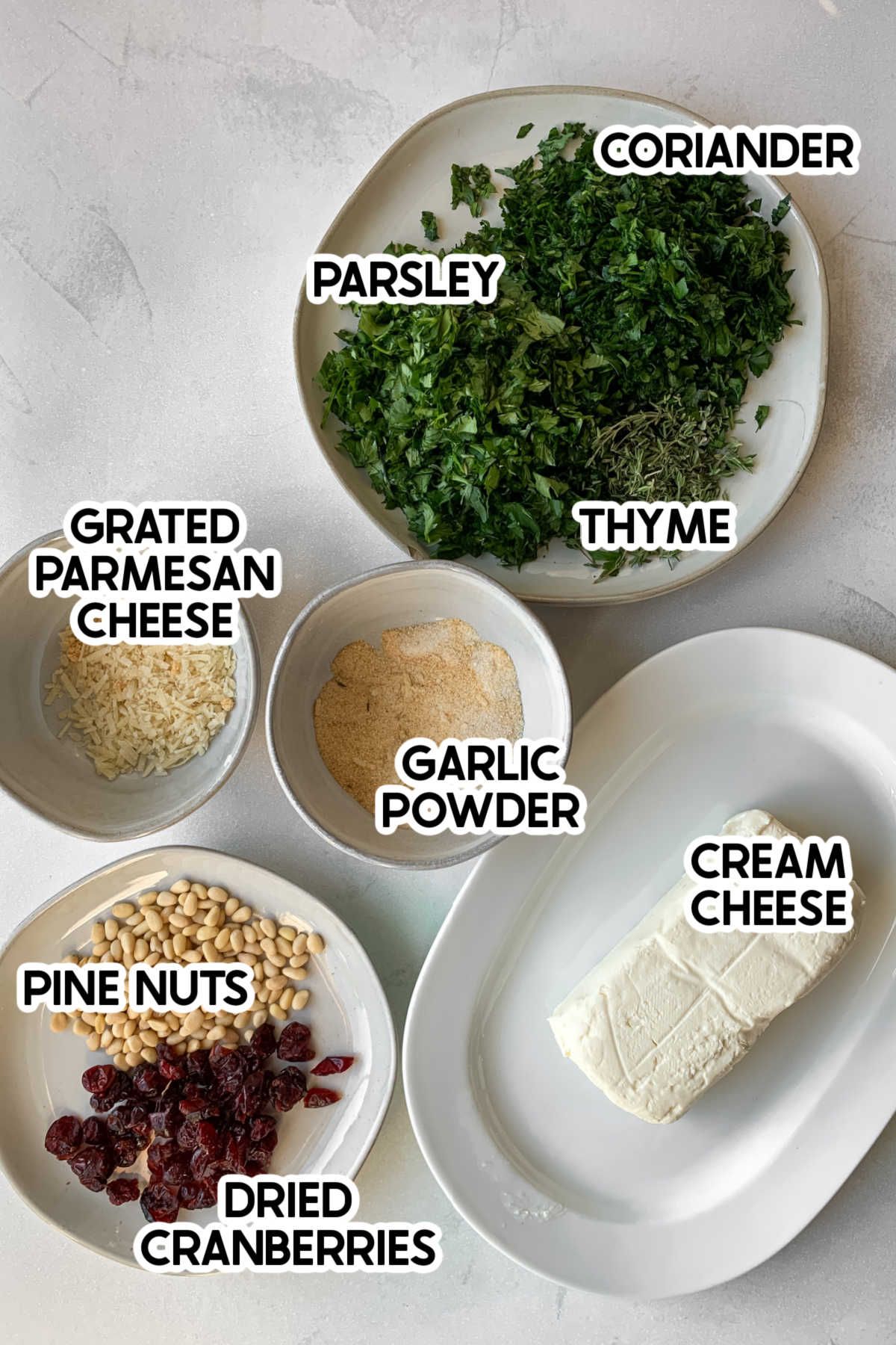 Ingredientes para una bola de queso de árbol de Navidad