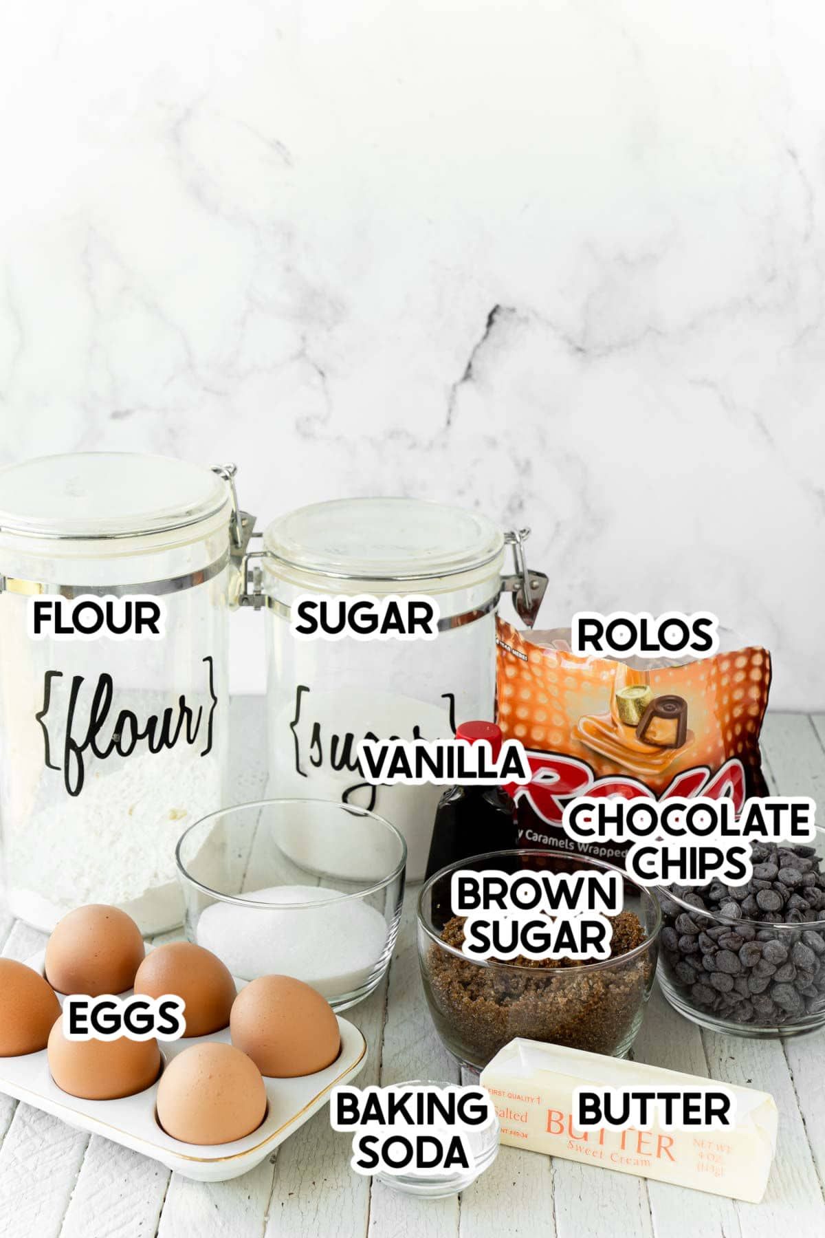 ingredientes necesarios para las galletas rolo con etiquetas