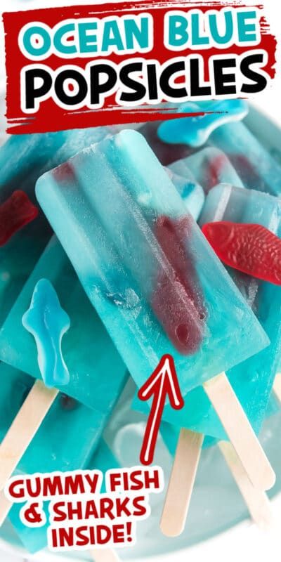Isang tumpok ng sea blue lemonade popsicles na may teksto para sa Pinterest
