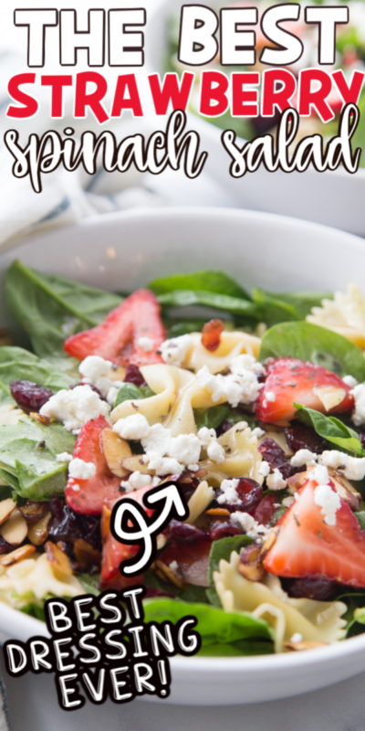 Salad bayam stroberi dalam mangkuk dengan teks untuk Pinterest
