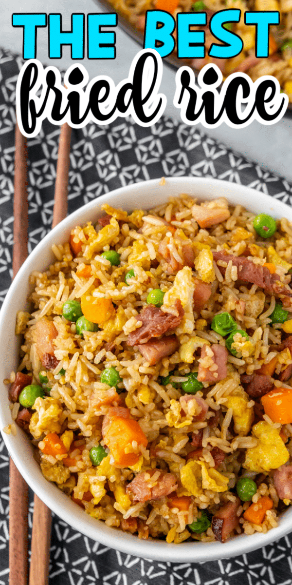 Tento domácí recept na smaženou rýži ze šunky je vyroben kombinací zbytkové rýže, nakrájené šunky, zeleniny a speciálních koření pro jedno lahodné jídlo, které