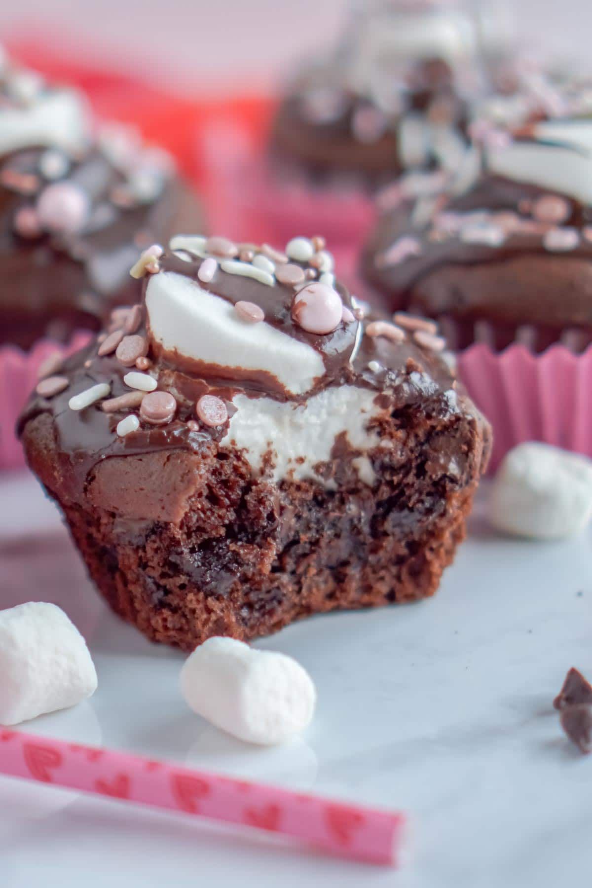 Cupcakes de chocolate caliente con san valentín