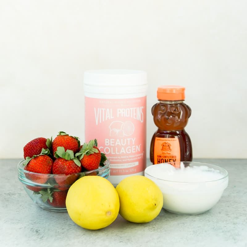 Bahan-bahan untuk salah satu resipi smoothie sihat terbaik - smoothie limau strawberi.