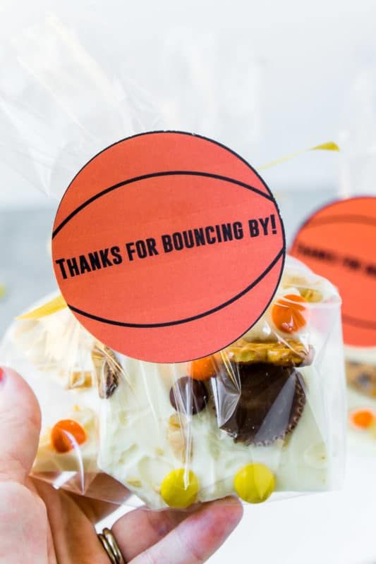 Favorits per a festes de bàsquet amb etiquetes imprimibles gratuïtes