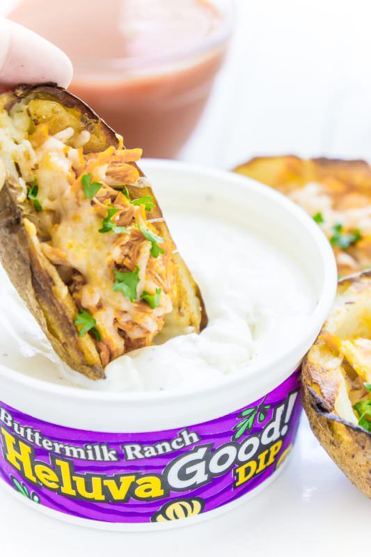 Охладите этот рецепт картофельной шкурки небольшим соусом из ранчо