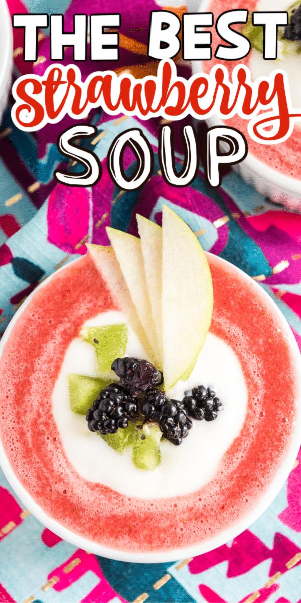 Pinterest के लिए पाठ के साथ स्ट्रॉबेरी सूप का कटोरा